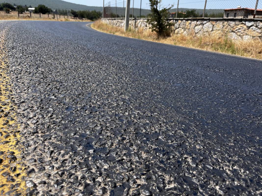 Bodrum'da 45 derece sıcakta asfalt eridi 1